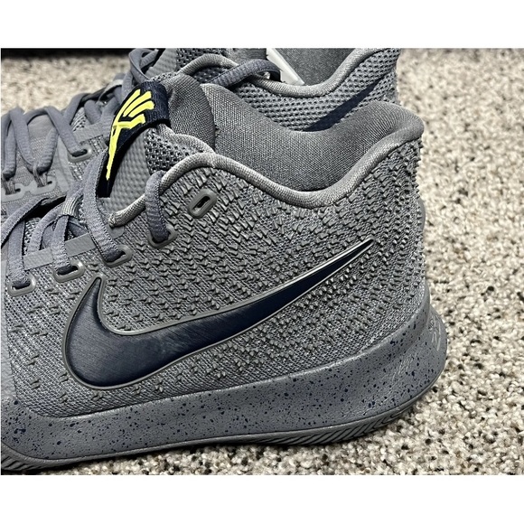 Nike kyrie 3 Cool Grey Almost New - Picture 8 of 13